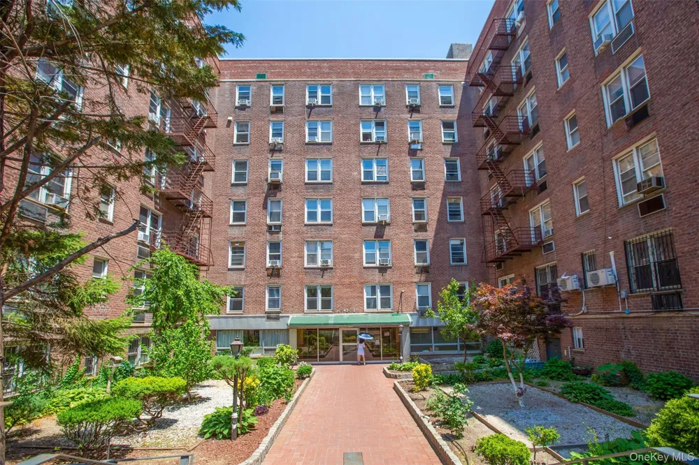 43-43 kissena Blvd #402 Flushing, NY 11355