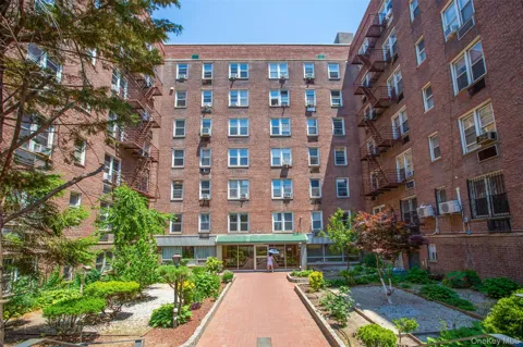 43-43 kissena Blvd #402