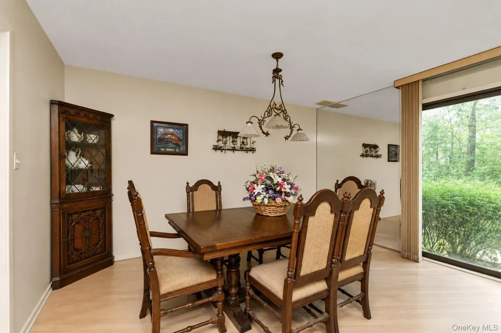 7 Wimbledon Drive Roslyn, NY 11576