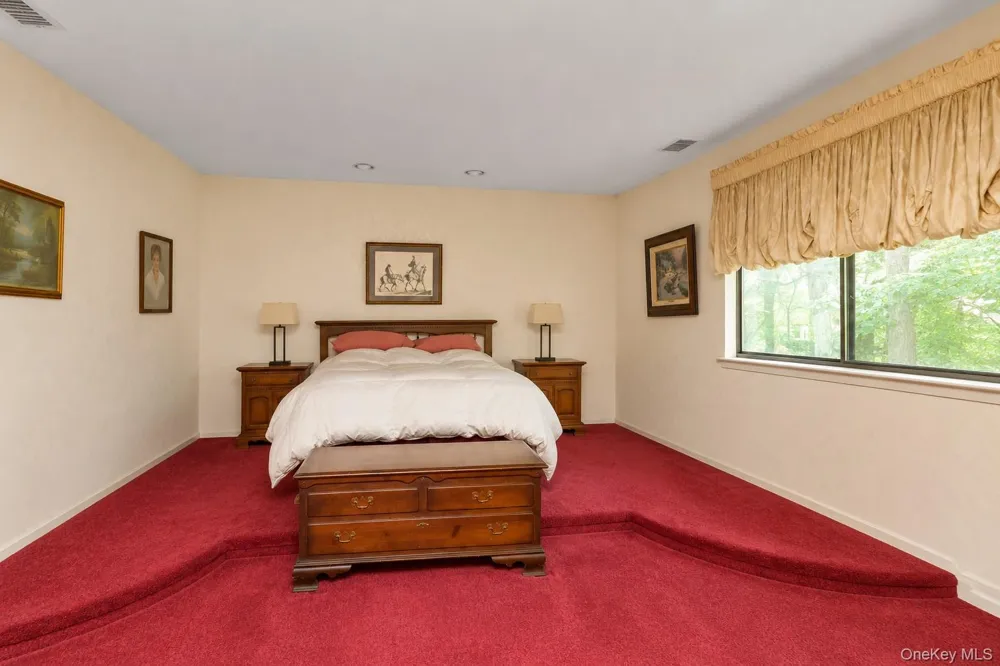 7 Wimbledon Drive Roslyn, NY 11576
