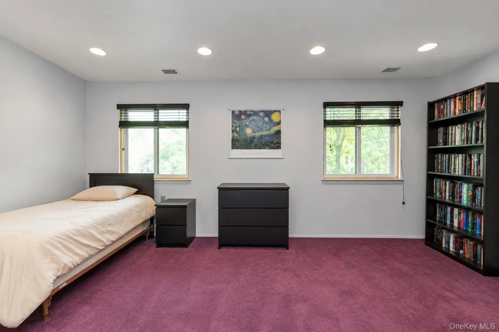 7 Wimbledon Drive Roslyn, NY 11576