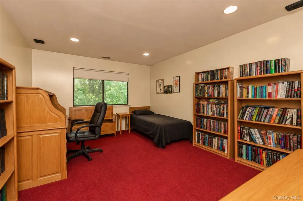 7 Wimbledon Drive Roslyn, NY 11576
