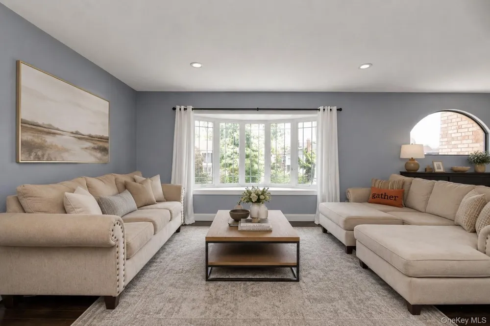 46 Valley Lane E Valley Stream, NY 11581