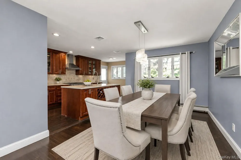 46 Valley Lane E Valley Stream, NY 11581