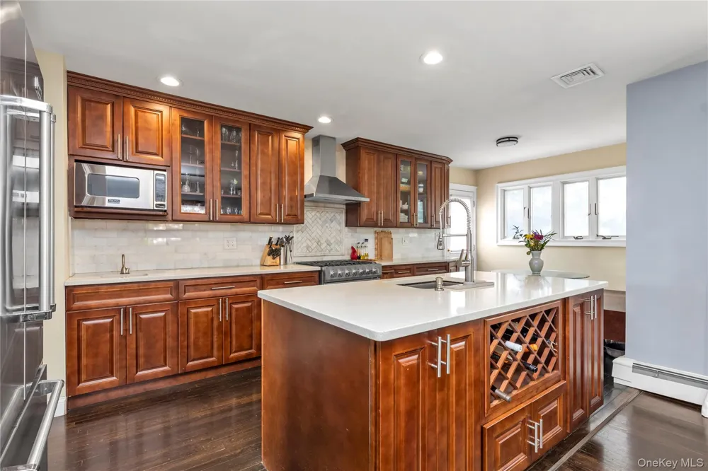 46 Valley Lane E Valley Stream, NY 11581