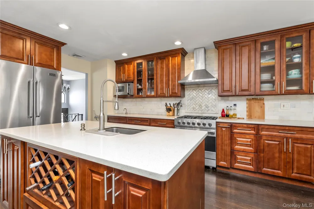 46 Valley Lane E Valley Stream, NY 11581