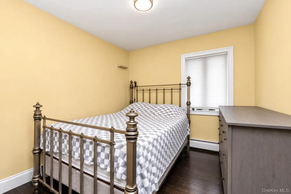 46 Valley Lane E Valley Stream, NY 11581