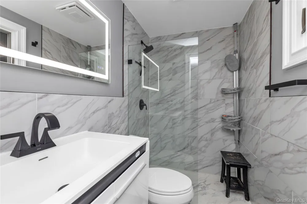46 Valley Lane E Valley Stream, NY 11581