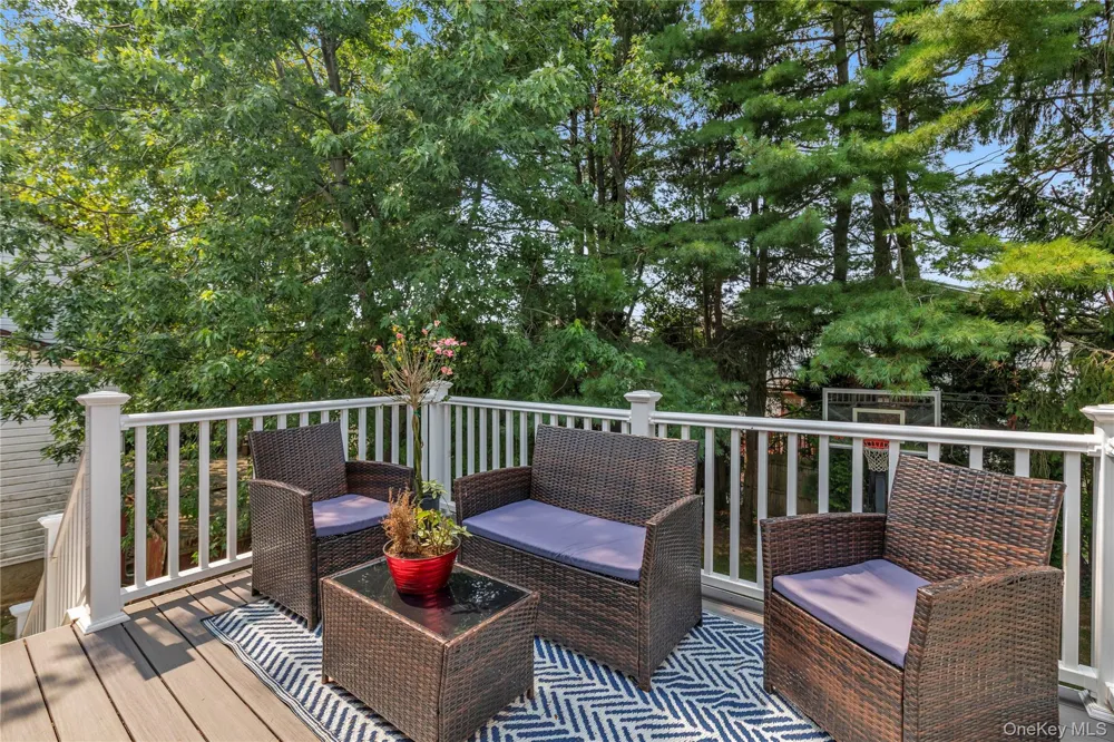 46 Valley Lane E Valley Stream, NY 11581