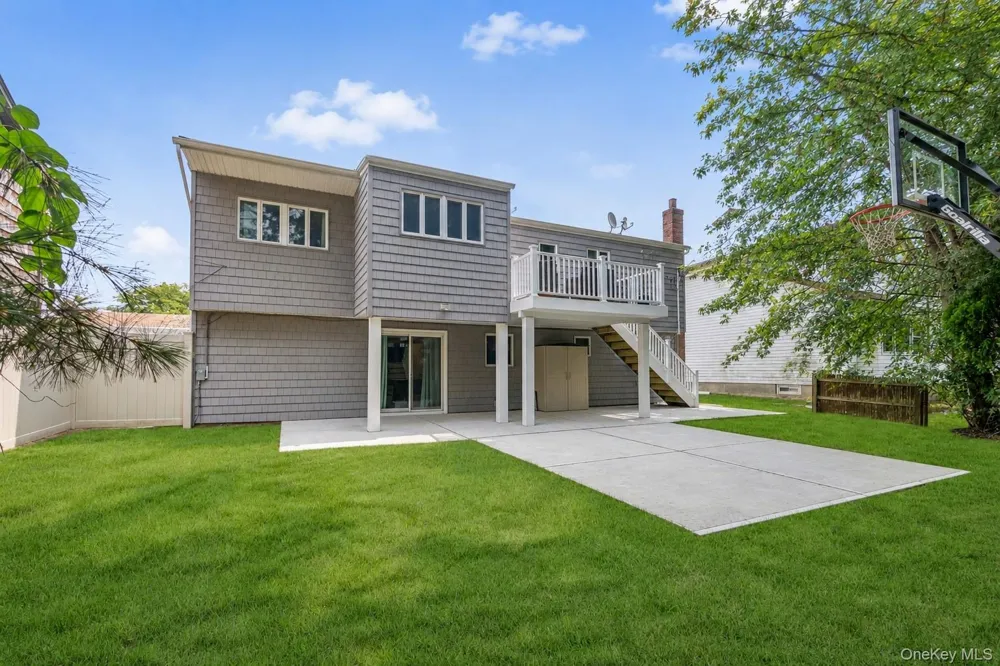 46 Valley Lane E Valley Stream, NY 11581