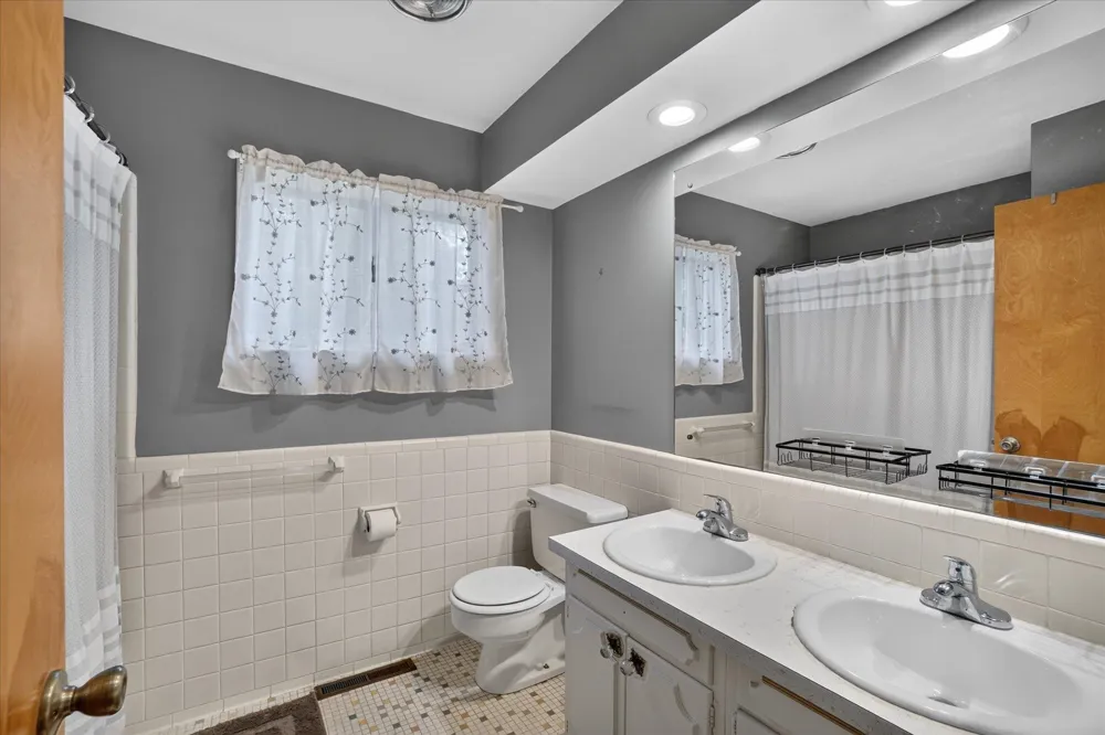 5140 Mckinley Street Flushing Charter Township, MI 48433