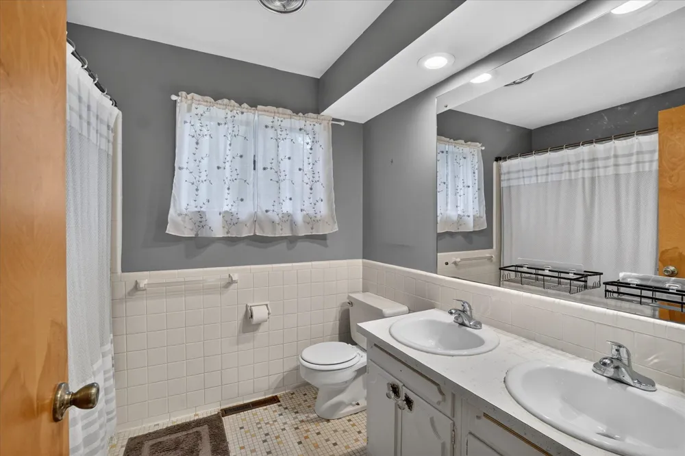 5140 Mckinley Street Flushing Charter Township, MI 48433