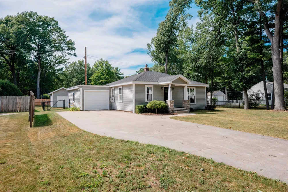 602 Cromwell Drive Traverse City City, MI 49686