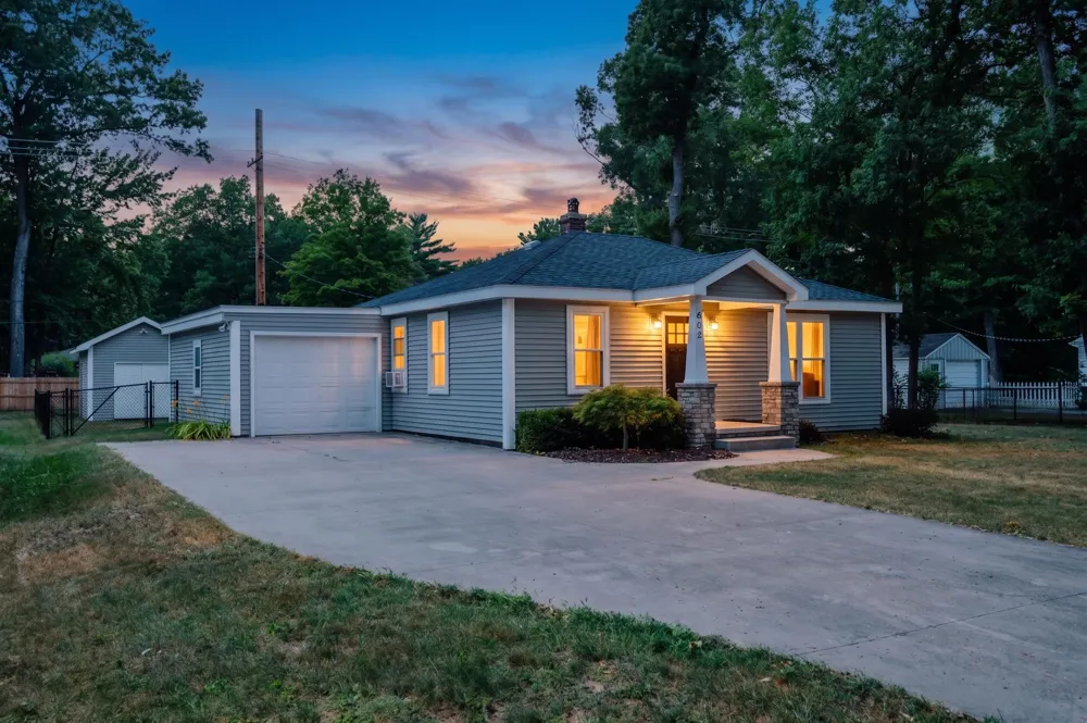 602 Cromwell Drive Traverse City City, MI 49686