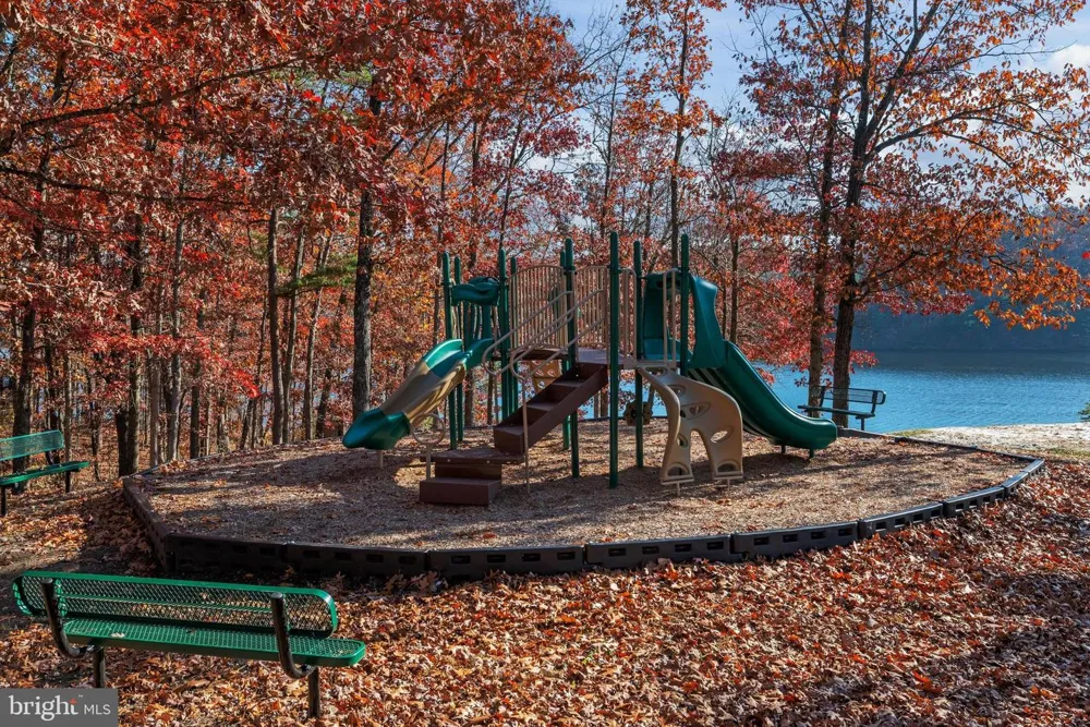 TOBOGGAN DRIVE Cross Junction, VA 22625