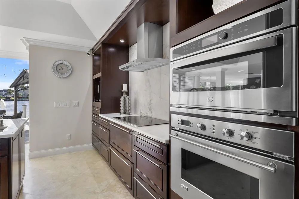 910 JASMINE DRIVE Delray Beach, FL 33483