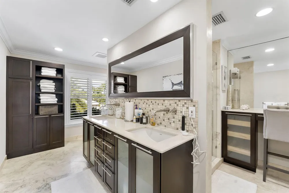 910 JASMINE DRIVE Delray Beach, FL 33483