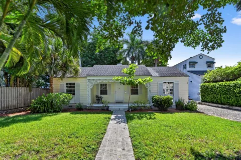 53 Palm Square
