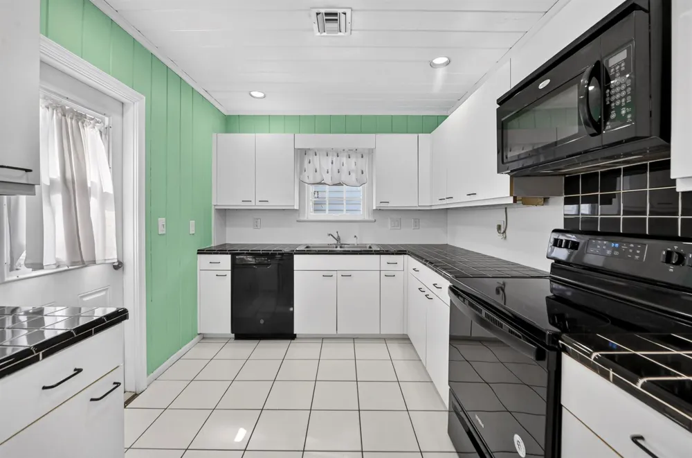 53 Palm Square Delray Beach, FL 33483