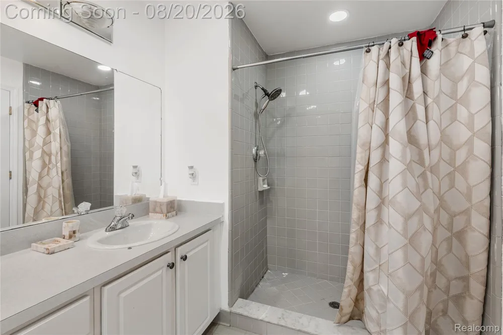 52007 Plum Creek Drive Chesterfield Township, MI 48047