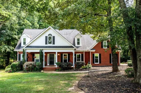 1011 Lakeside Court