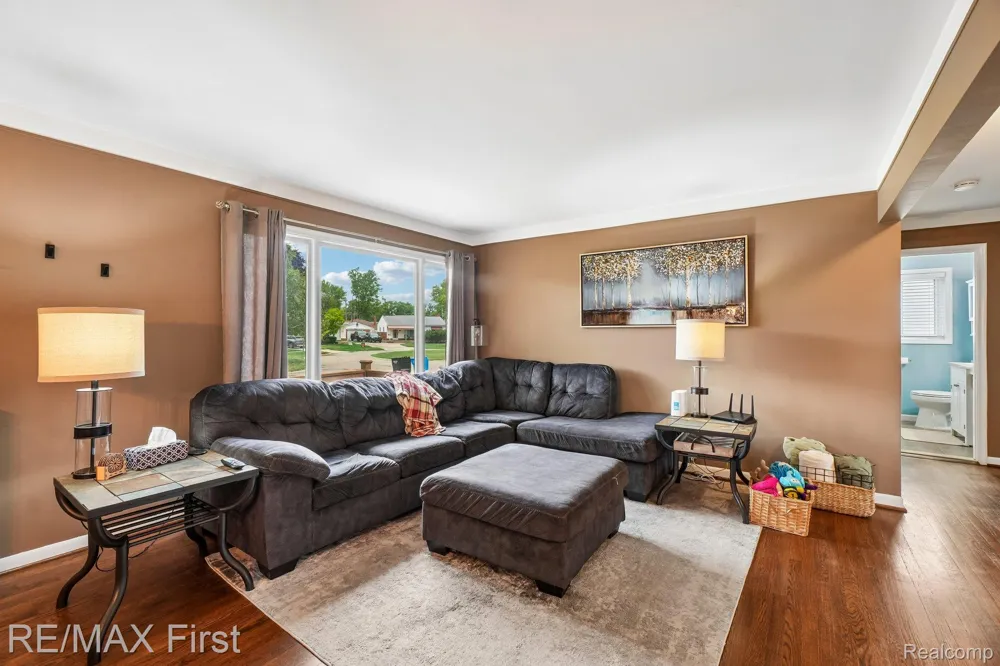 320 Hecht Drive Madison Heights City, MI 48071