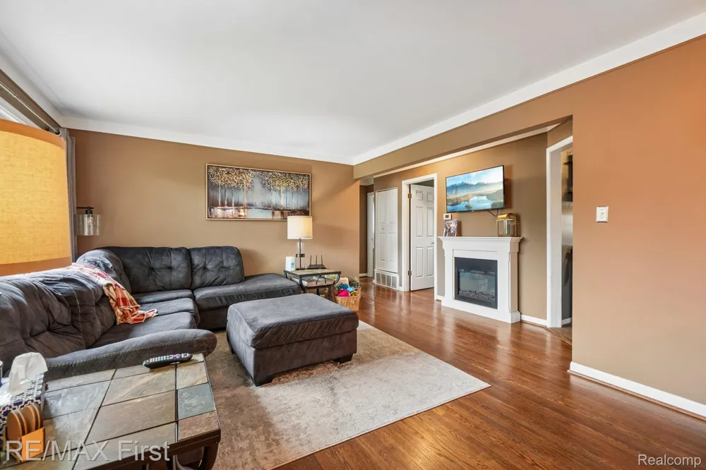 320 Hecht Drive Madison Heights City, MI 48071