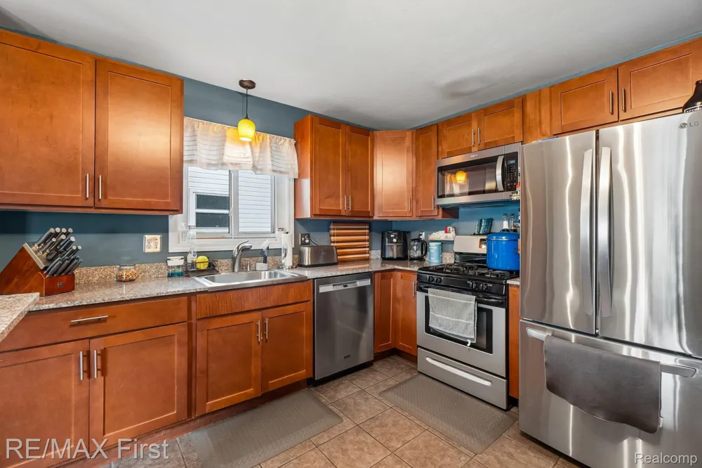 320 Hecht Drive Madison Heights City, MI 48071