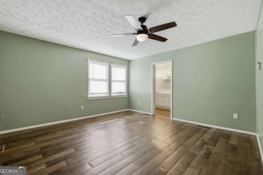 26 8th ST Emerson, GA 30137