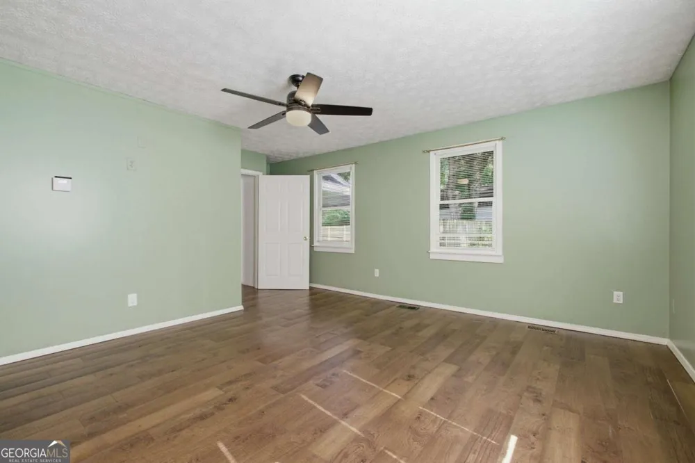 26 8th ST Emerson, GA 30137