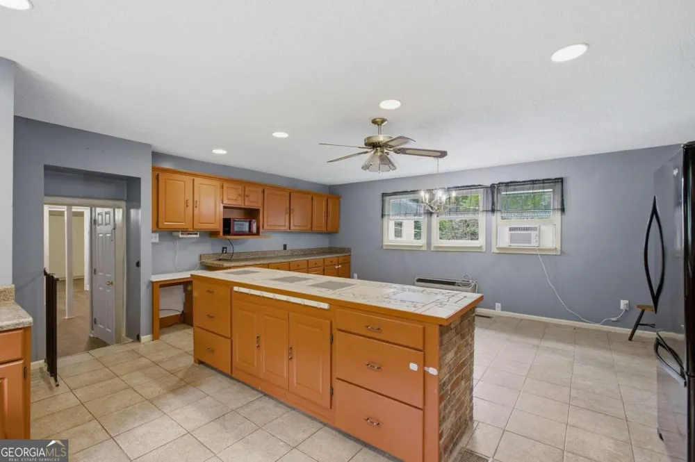 26 8th ST Emerson, GA 30137