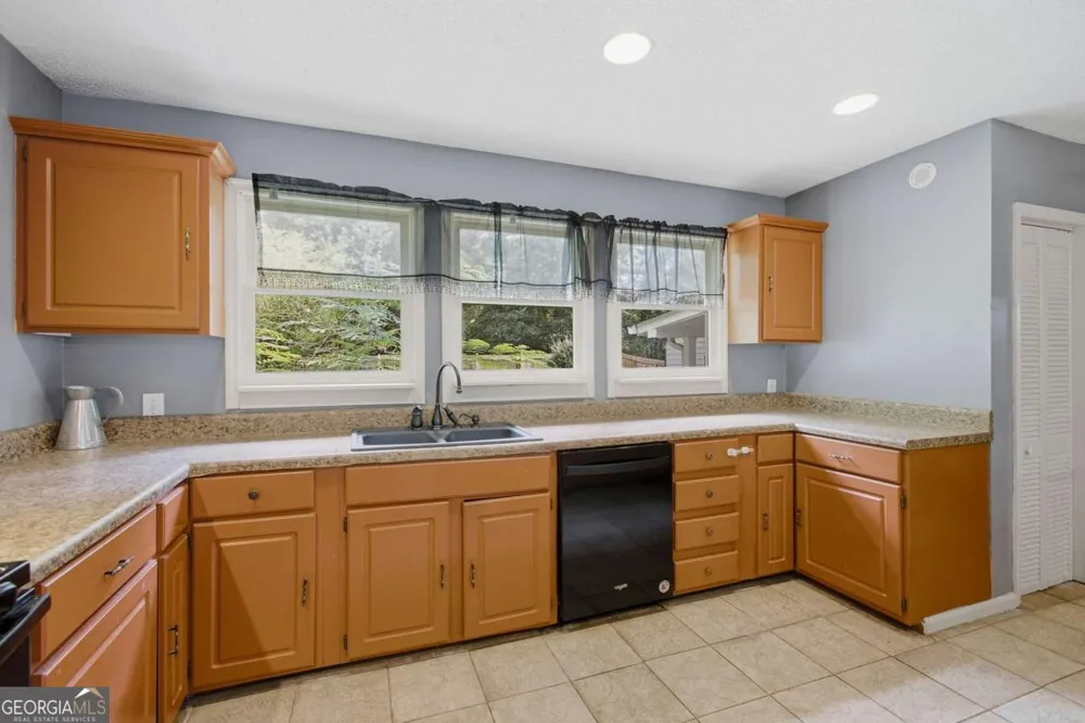 26 8th ST Emerson, GA 30137