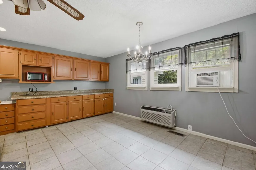 26 8th ST Emerson, GA 30137