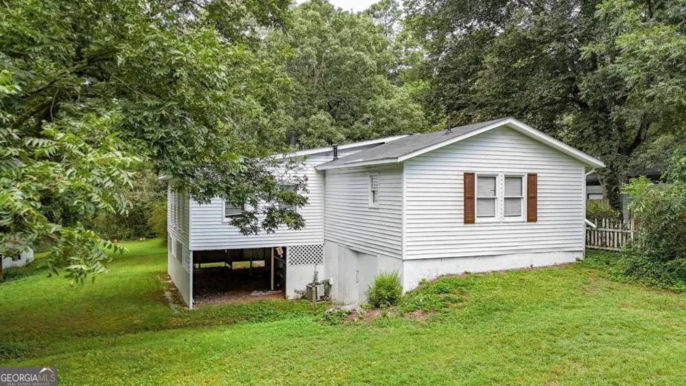 26 8th ST Emerson, GA 30137