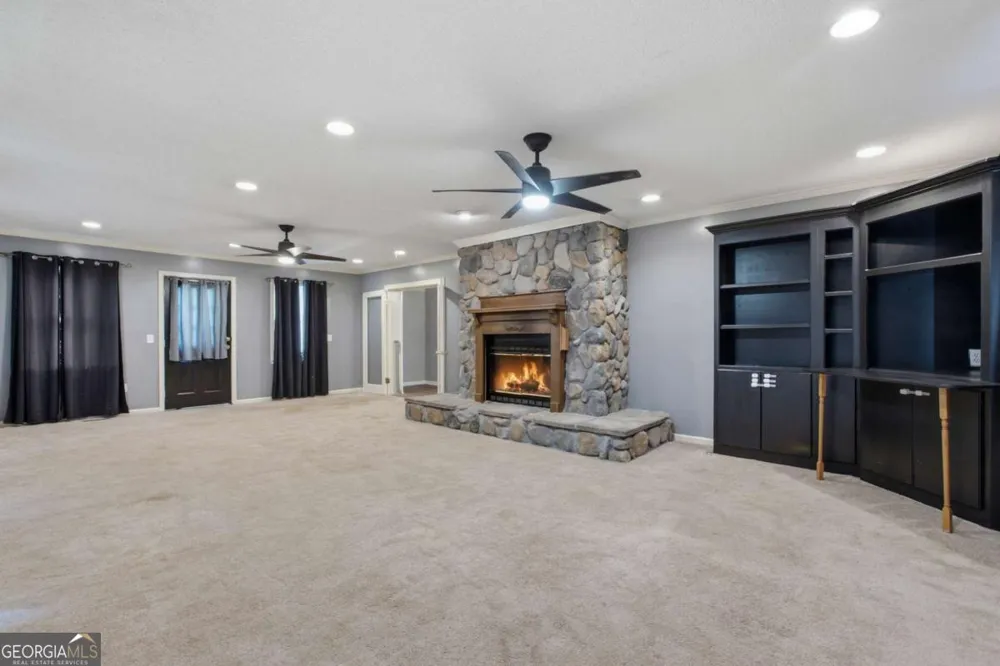 26 8th ST Emerson, GA 30137