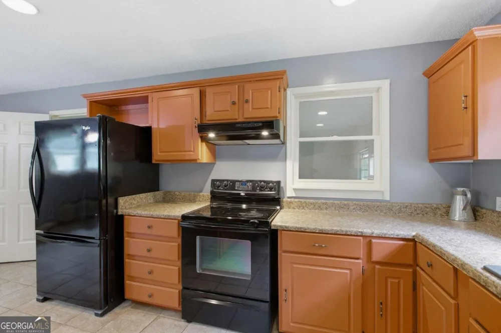 26 8th ST Emerson, GA 30137