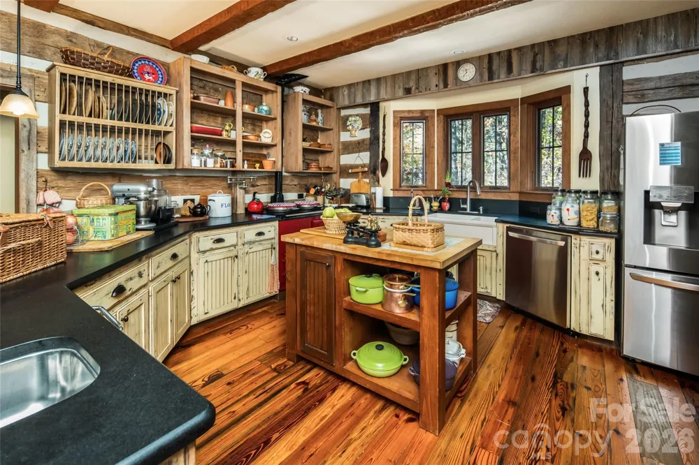 69 Dogwood Branch Road Zirconia, NC 28790