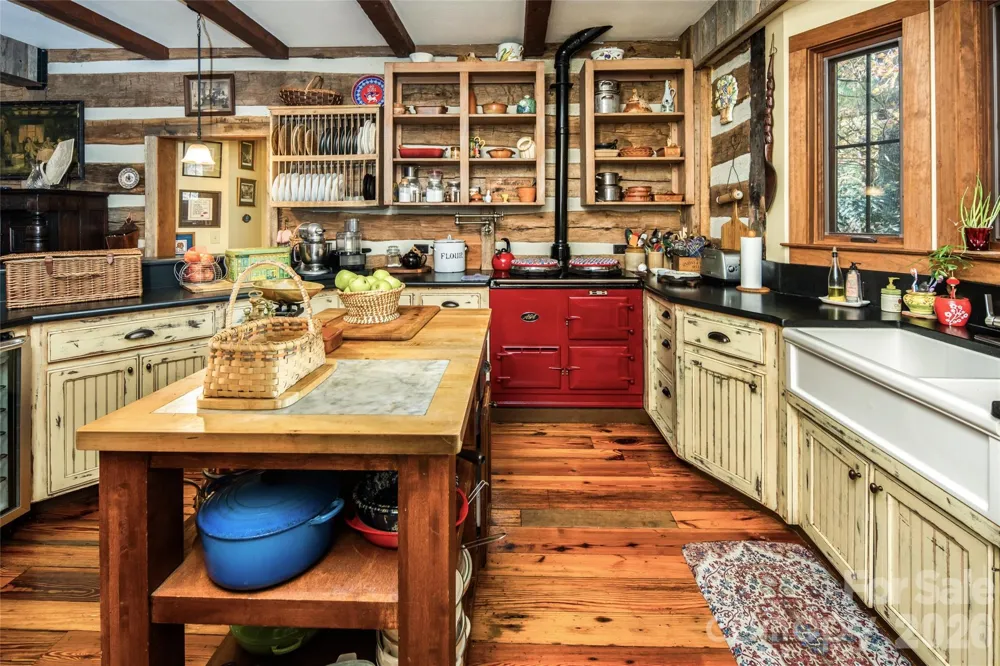 69 Dogwood Branch Road Zirconia, NC 28790