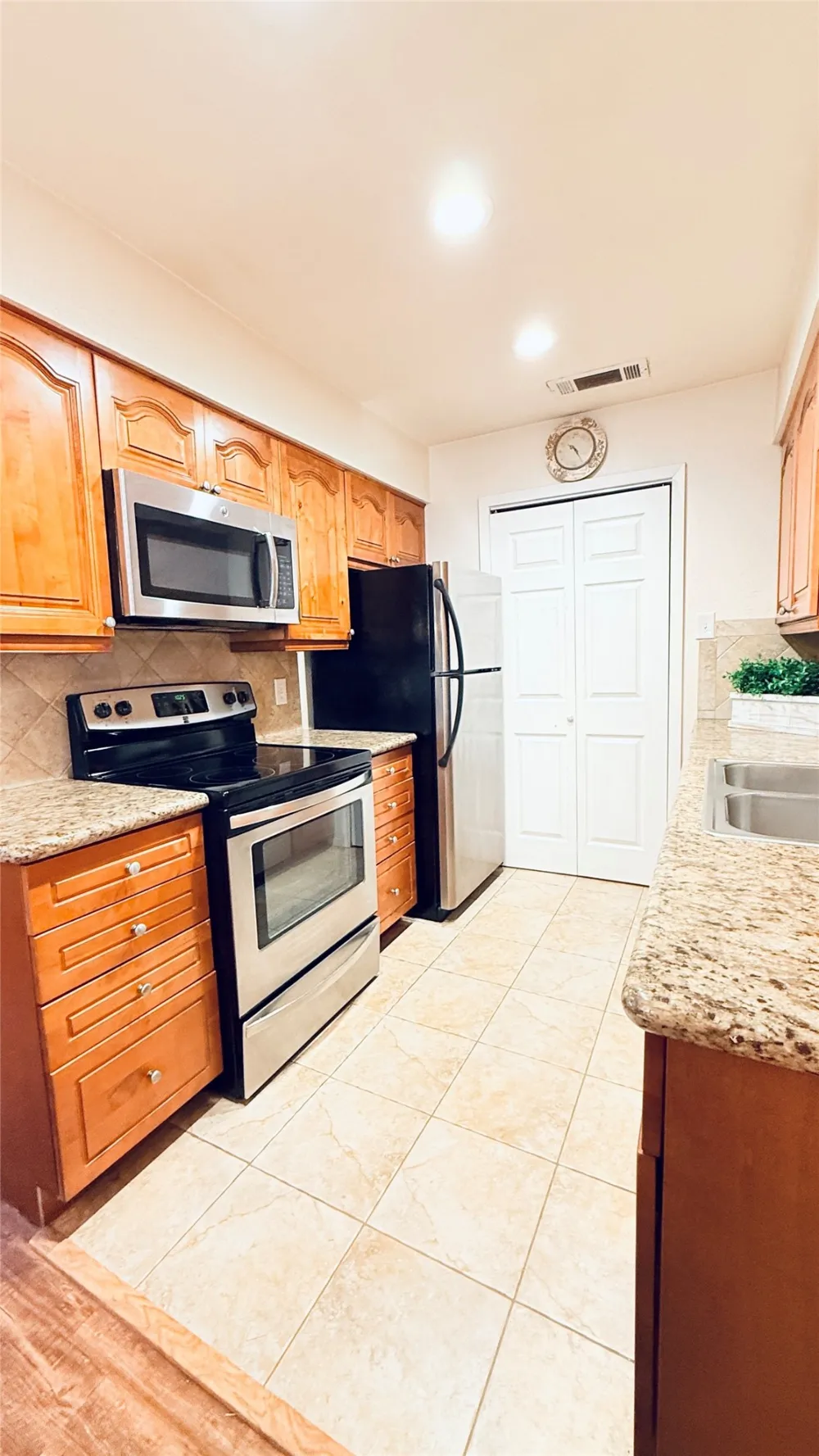 5761 Cedar Creek Drive Benbrook, TX 76109