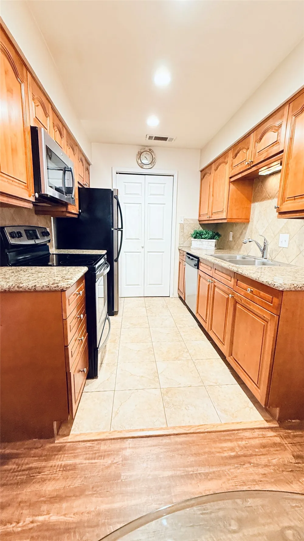 5761 Cedar Creek Drive Benbrook, TX 76109