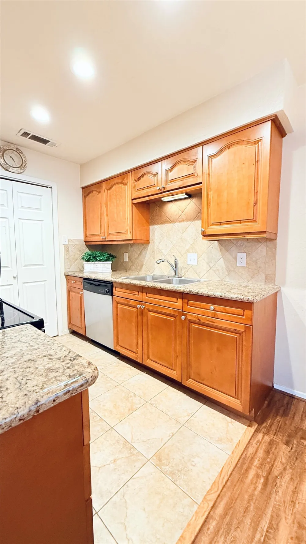 5761 Cedar Creek Drive Benbrook, TX 76109