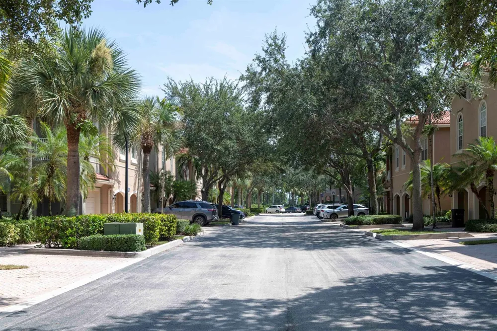 4931 Bonsai Circle #211 Palm Beach Gardens, FL 33418
