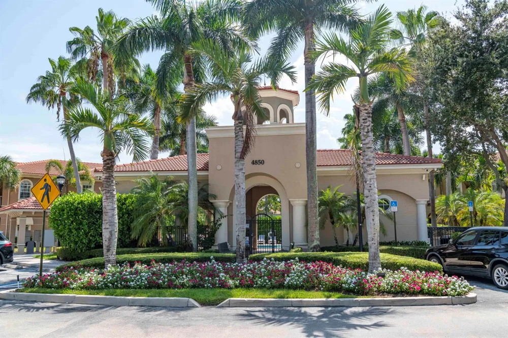 4931 Bonsai Circle #211 Palm Beach Gardens, FL 33418