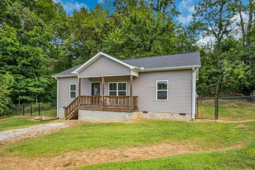 112 Holland Dr Burns, TN 37029