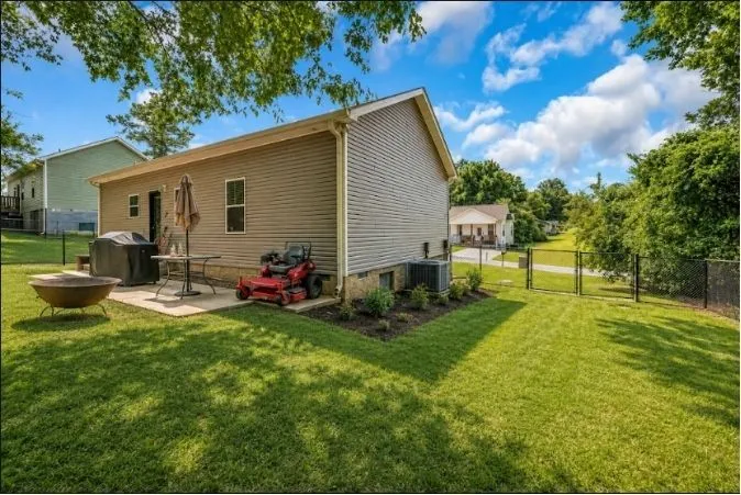 112 Holland Dr Burns, TN 37029