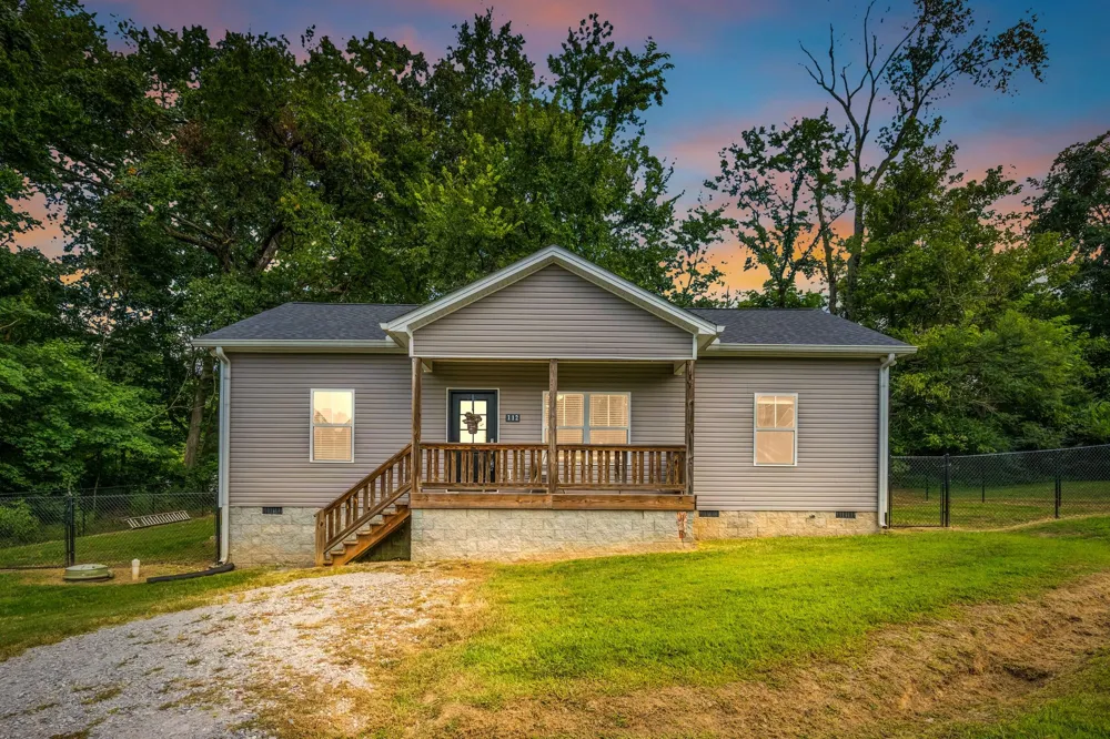 112 Holland Dr Burns, TN 37029