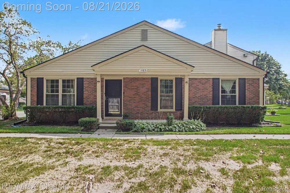 1489 Dover Hill Walled Lake City, MI 48390
