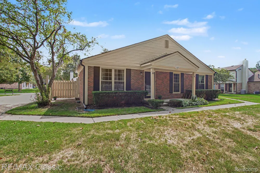 1489 Dover Hill Walled Lake City, MI 48390