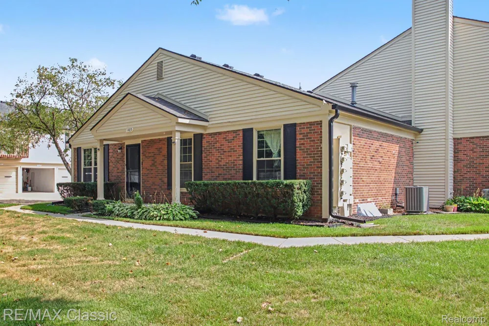 1489 Dover Hill Walled Lake City, MI 48390