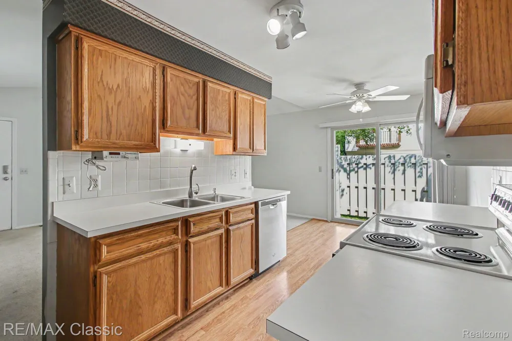 1489 Dover Hill Walled Lake City, MI 48390